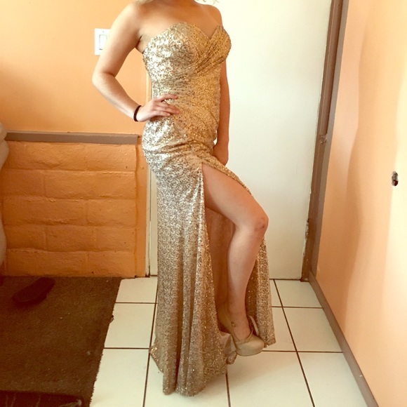 Prom dress - Picture 1 of 3